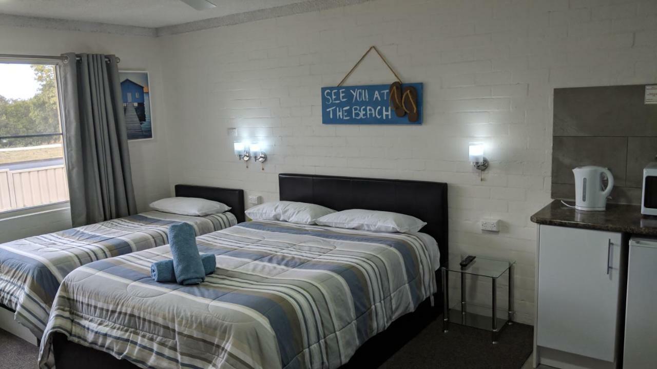 Harrington Village Motel Manning Point Extérieur photo