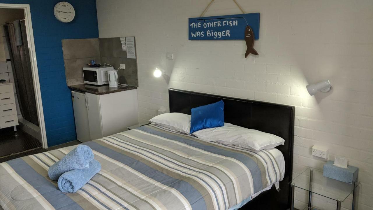 Harrington Village Motel Manning Point Extérieur photo