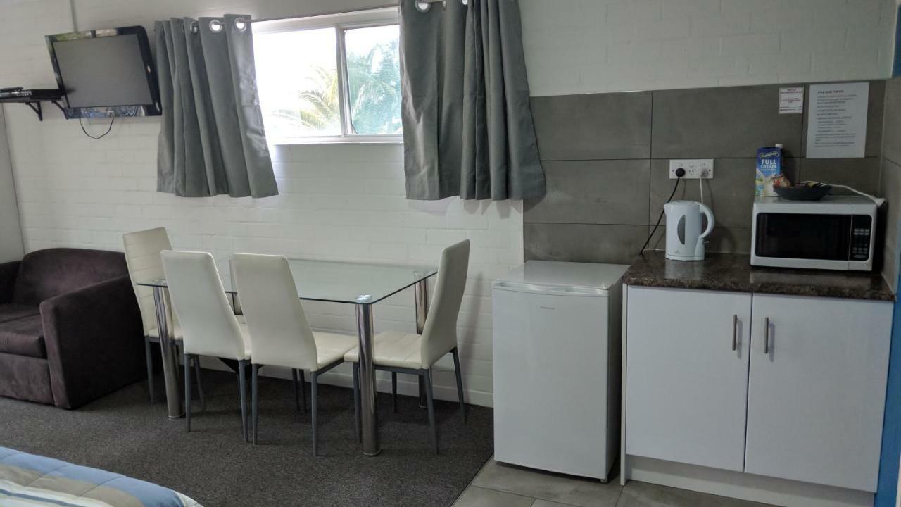 Harrington Village Motel Manning Point Extérieur photo