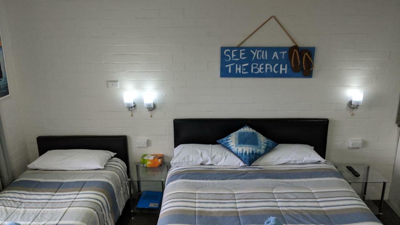 Harrington Village Motel Manning Point Extérieur photo