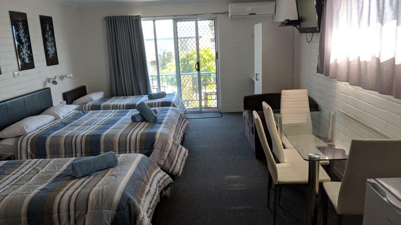 Harrington Village Motel Manning Point Extérieur photo