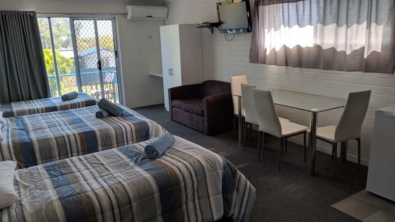 Harrington Village Motel Manning Point Extérieur photo