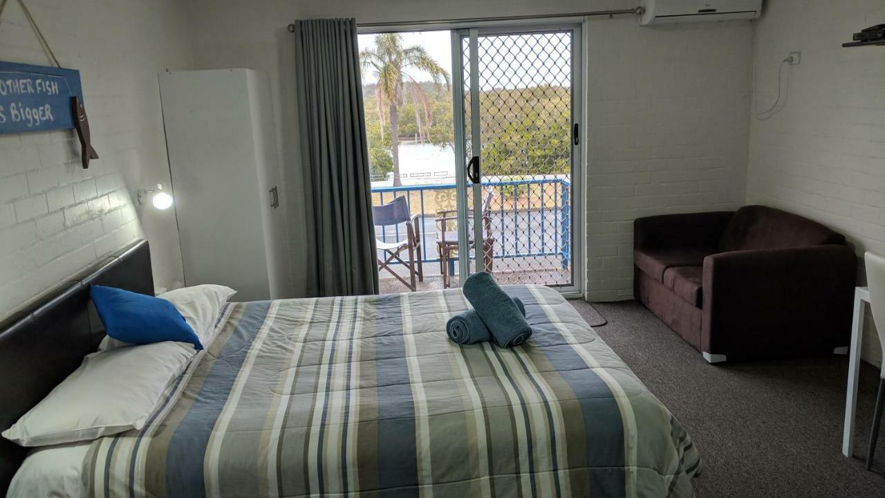 Harrington Village Motel Manning Point Extérieur photo