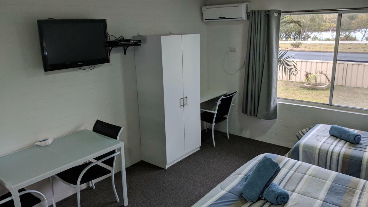 Harrington Village Motel Manning Point Extérieur photo