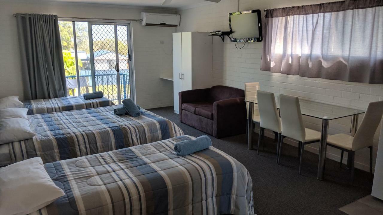 Harrington Village Motel Manning Point Extérieur photo