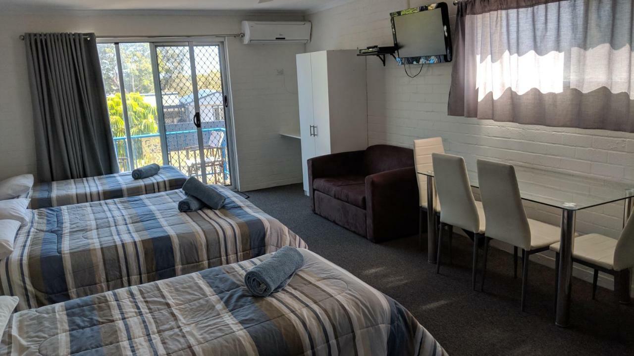 Harrington Village Motel Manning Point Extérieur photo