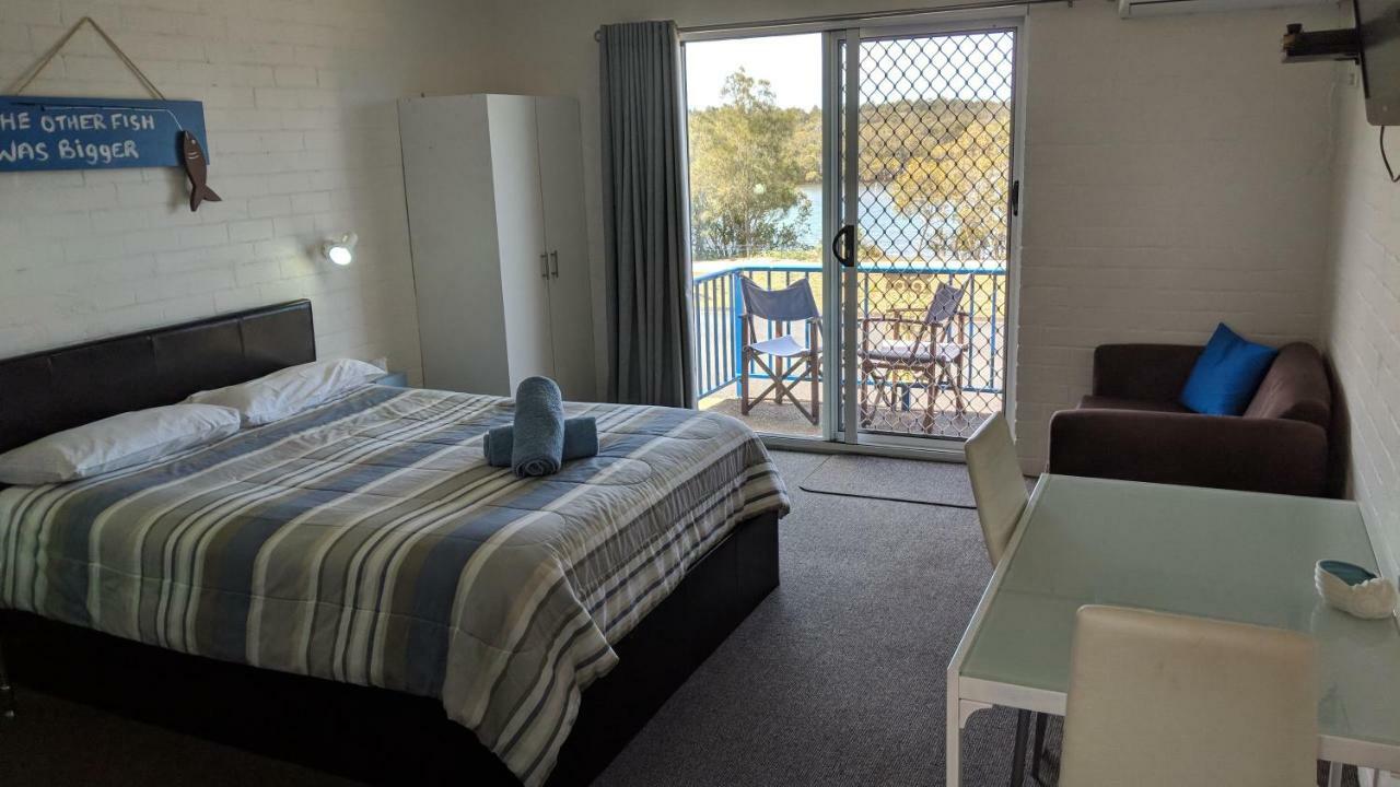 Harrington Village Motel Manning Point Extérieur photo