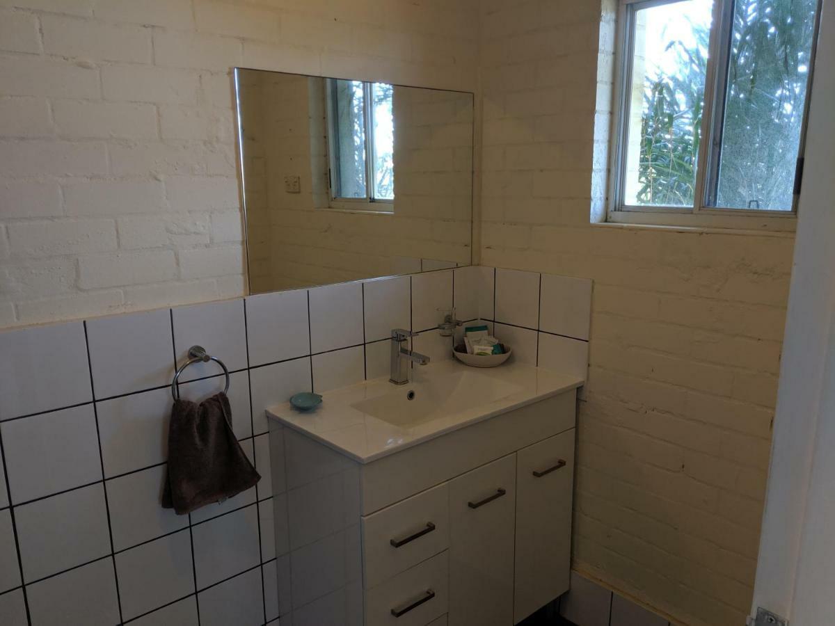 Harrington Village Motel Manning Point Extérieur photo